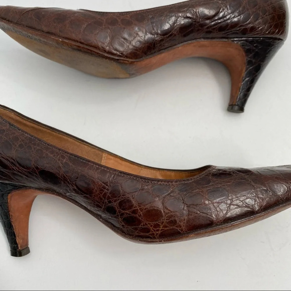 Vintage Designer Collection Brown Leather Short Heels - Picture 5 of 16